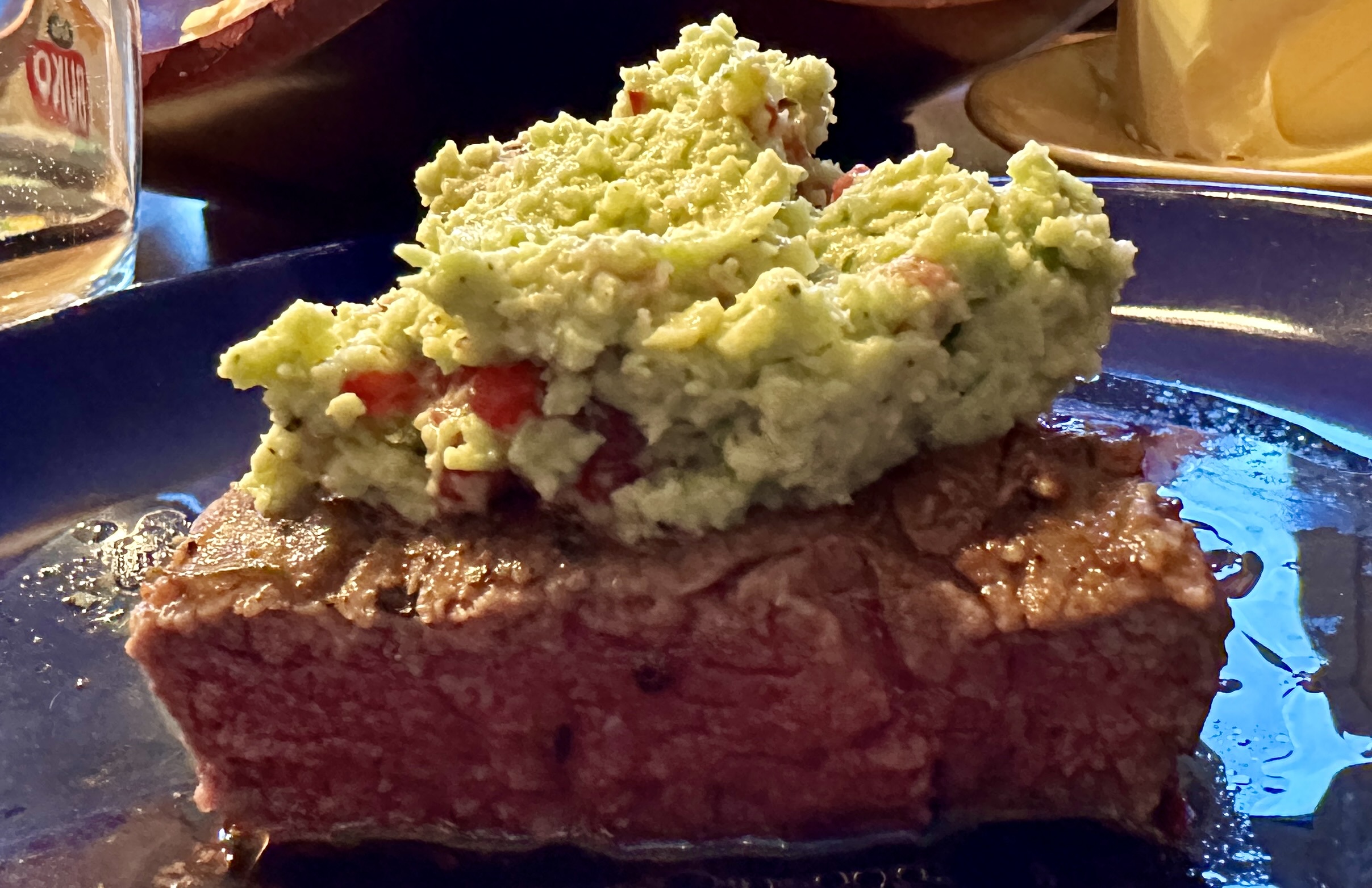 <i>Rumpsteak</i><i>mit Guacamole</i>
